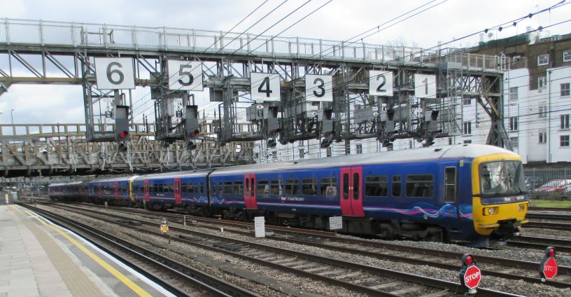 Class 165 NETWORK TURBO BREL diesel multiple units DMU images photos ...